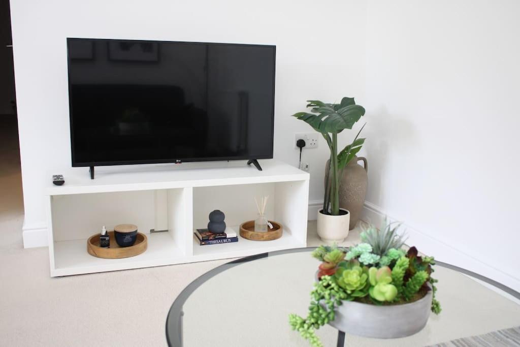 2 Bed 2 Bath Apartment & Parking - Lgw 10Min Drive Кролей Экстерьер фото