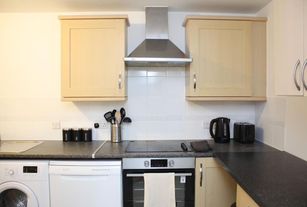 2 Bed 2 Bath Apartment & Parking - Lgw 10Min Drive Кролей Экстерьер фото