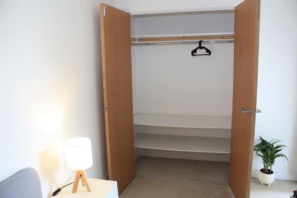2 Bed 2 Bath Apartment & Parking - Lgw 10Min Drive Кролей Экстерьер фото
