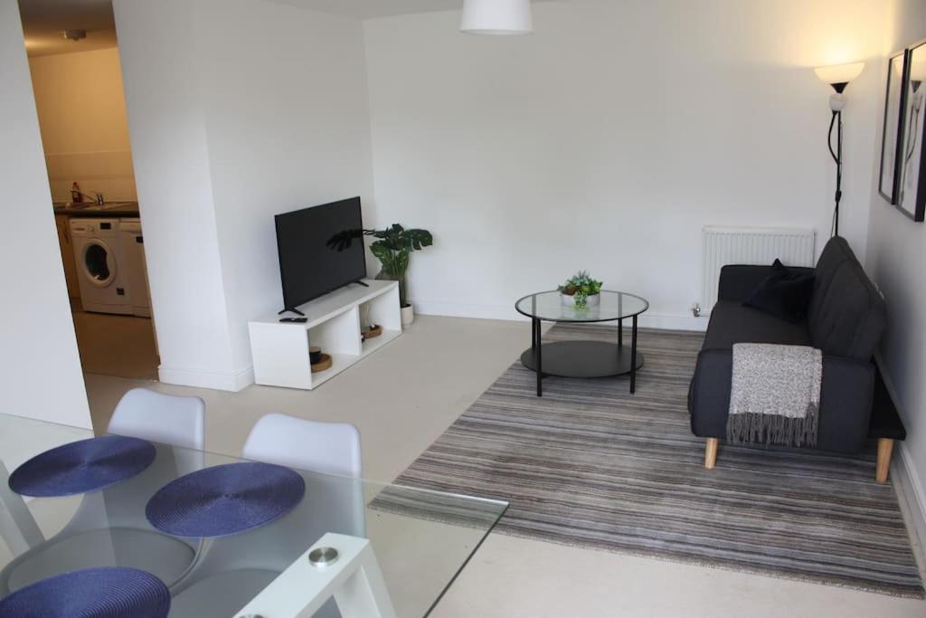 2 Bed 2 Bath Apartment & Parking - Lgw 10Min Drive Кролей Экстерьер фото